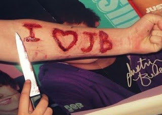 Fã de Justin Bieber se auto-mutila. Credo