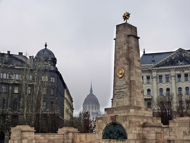 AGUANIEVE, PARLAMENTO, TRISTES ZAPATOS, SZABADSAG, SAN ESTEBAN, ANDRASSY, MARGAR - BUDAPEST: PASEN Y VEAN (9)