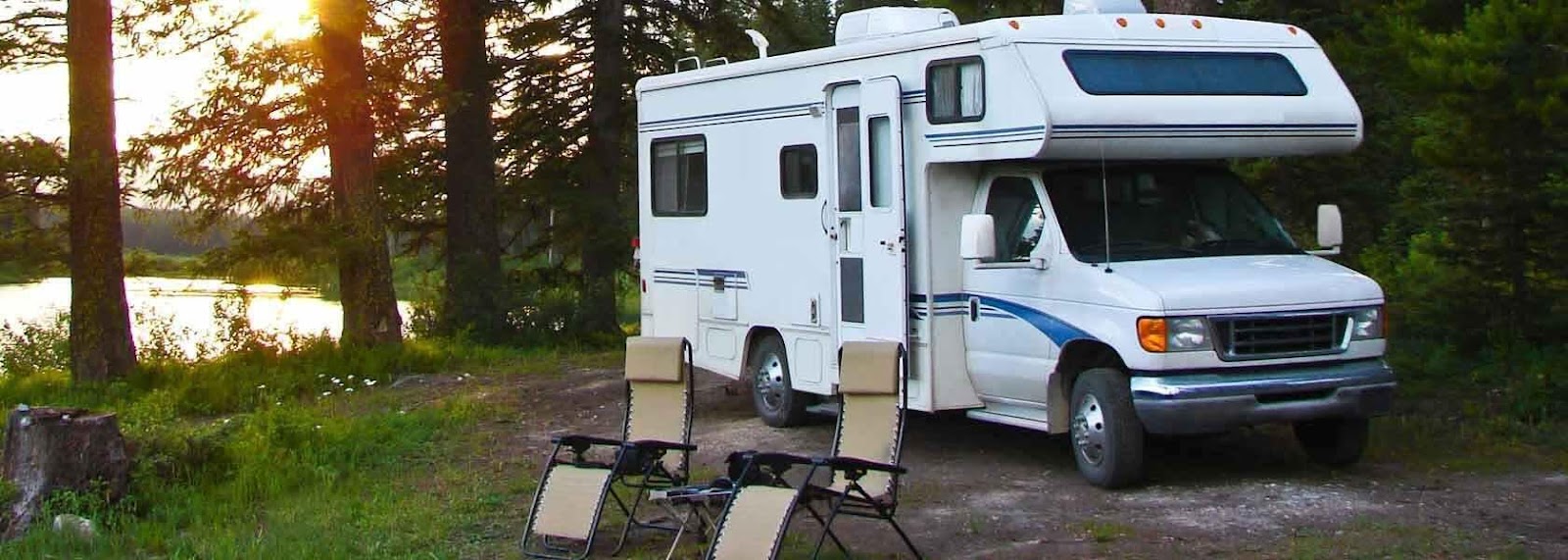 A camper parked in a wooded area

Description automatically generated with low confidence