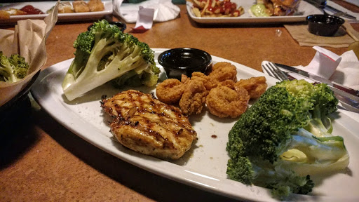 Restaurant «TGI Fridays», reviews and photos, 40 N Research Pl, Central Islip, NY 11722, USA