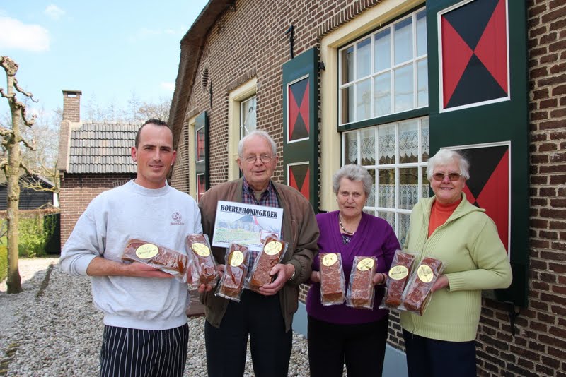 Boerenhoningkoek voor boerderijmuseum - www.oldebroek.net