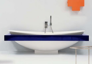 Ceramic Bathtub With Colorful Shelf