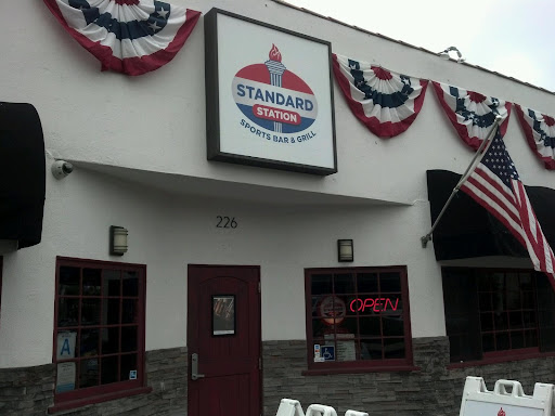 Sports Bar «Standard Station Sports Bar & Grill», reviews and photos, 226 Standard St, El Segundo, CA 90245, USA