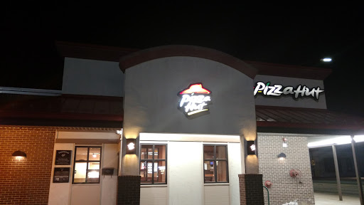 Pizza Restaurant «Pizza Hut», reviews and photos, 816 E Green Bay St, Shawano, WI 54166, USA