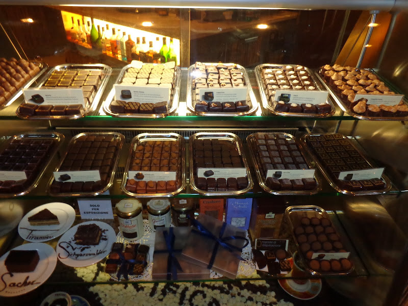 А включите-ка мне усилители качки! А подайте-ка белых пиджаков. Costa Paсifica февраль 13г