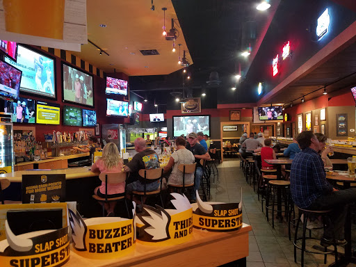 Chicken Wings Restaurant «Buffalo Wild Wings», reviews and photos, 7401 Market St #801, Youngstown, OH 44512, USA