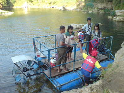 Siap - Siap Naik Perahu Karet Menuju Sri Gethuk