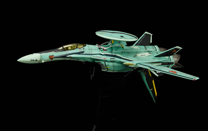 RVF-25_Luca_Fighter_06.jpg