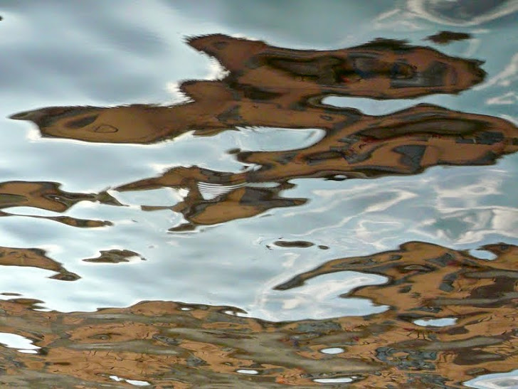 Взгляд сквозь лужу: отражения мира в фотографиях