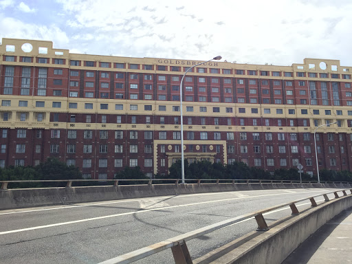 Oaks Goldsbrough Apartments