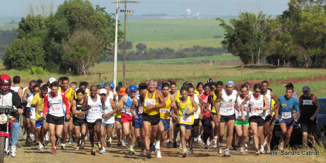 Largada da 3ª corrida pedestre de Santo Antônio de Alto Paraná - clique na imagem para ampliar