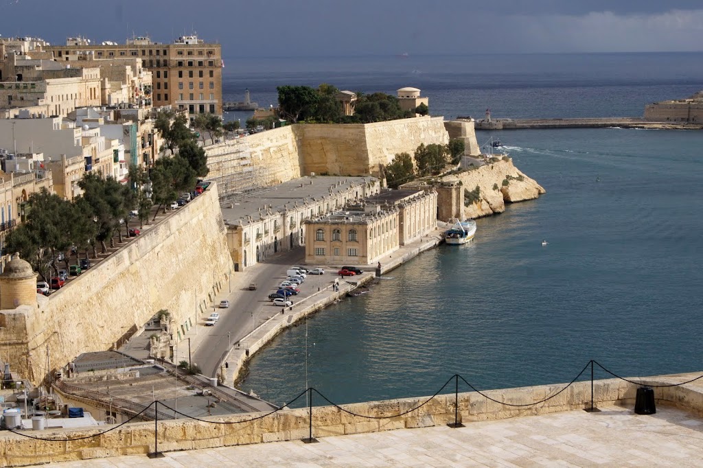Мальта - ты на карте лишь точка малая в синеве Средиземного моря (c). Ноябрь 2012 г. и октябрь 2018 г.