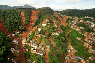 Deforestació i construccions ilegals han agreujat els danys de les pluges torrencials.