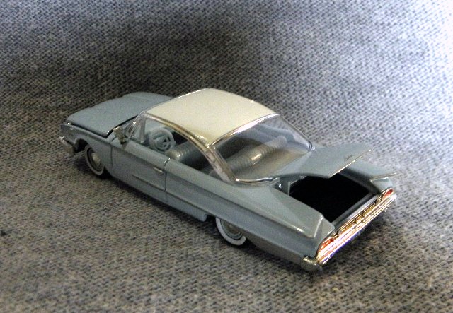 1960 Ford Starliner - ERTL 1/64 P1010243