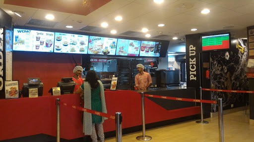 KFC, Coimbatore Rd, Chandranagar, Palakkad, Kerala 678013, India, Chicken_Restaurant, state KL