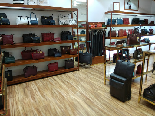 Hidesign Exclusive Store, Sobha City Mall, Sobha City, Thrissur- Kuttippuram Rd, Puzhakkal, Thrissur, Kerala 680553, India, Bag_Shop, state KL