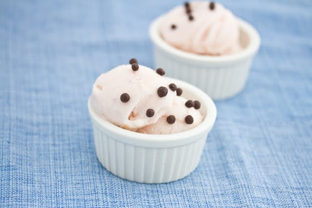 photo of a bowl of Strawberry Frozen Yogurt
