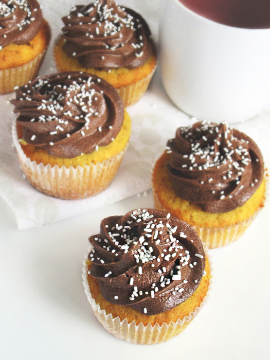 Vanilla cupcakes with Earl Grey frosting recipe tinascookings.blogspot.com Vanilla cupcakes with Earl Grey frosting recipe tinascookings.blogspot.com