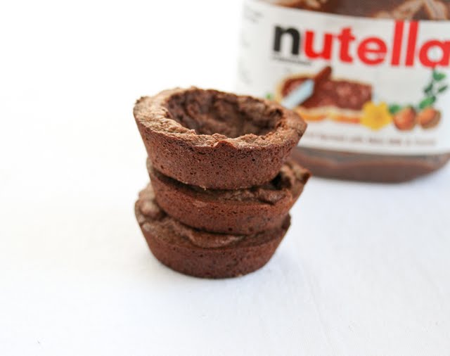 close-up photo of a stack of three brownie bowls