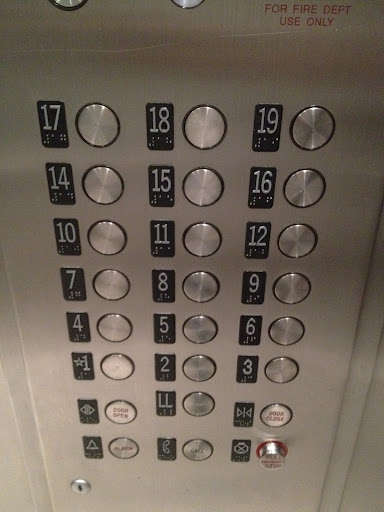 エレベーターに13がない
