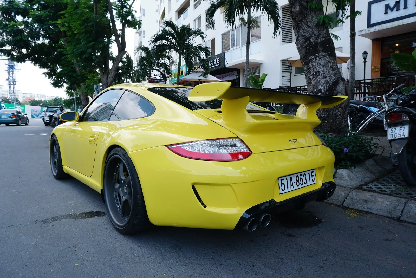 Nếu bạn gặp chiếc Porsche 911 V-GT này trên đường, bạn sẽ phải dừng lại ngay lập tức