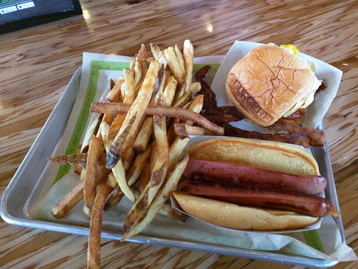 Hamburger Restaurant «BurgerFi», reviews and photos, 1608 Village Market Boulevard Southeast #130, Leesburg, VA 20175, USA