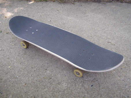 https://lh5.googleusercontent.com/-6onx0nIXuKg/TXkW41pQJ9I/AAAAAAAAANE/n303-AO73lY/Skateboard.jpg