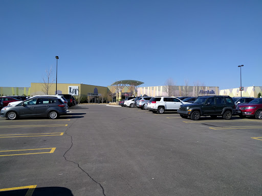Great Lakes Crossing Outlets