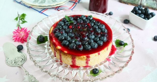 Crustless Protein Quark Cheesecake with Blueberry Sauce