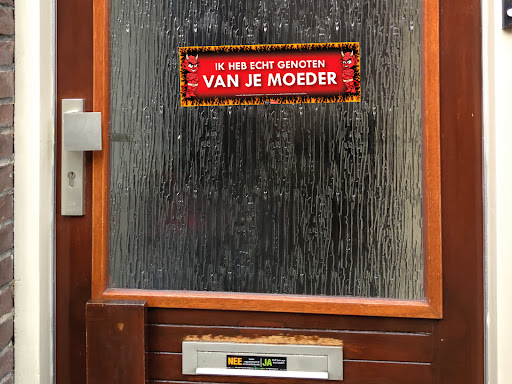 Geintje uithalen voordeur