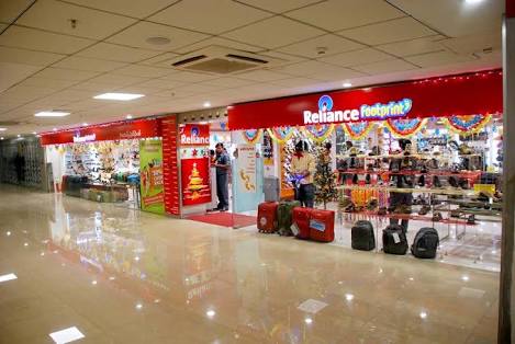 Reliance Footprint., SN Park Rd, Padanapalam, Kannur, Kerala 670001, India, Shoe_Shop, state KL