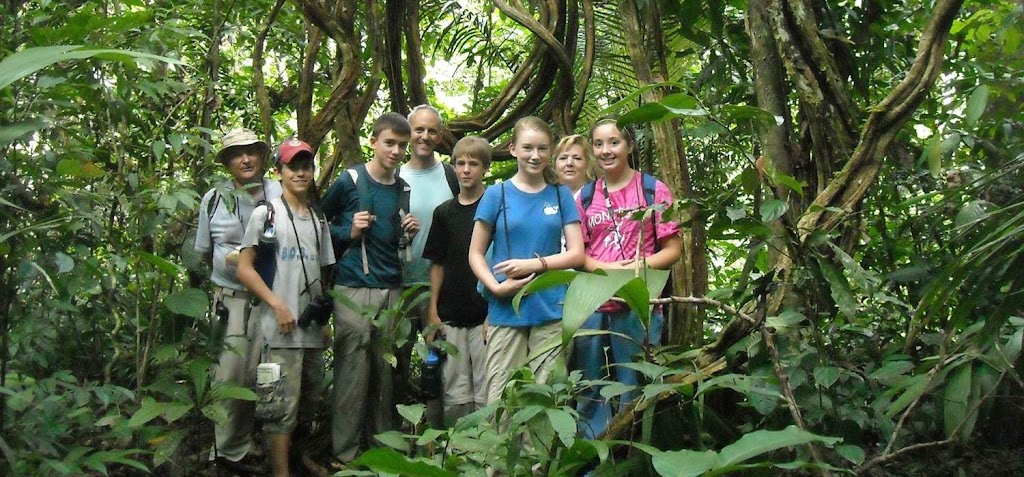 Student group discovering the Amazon