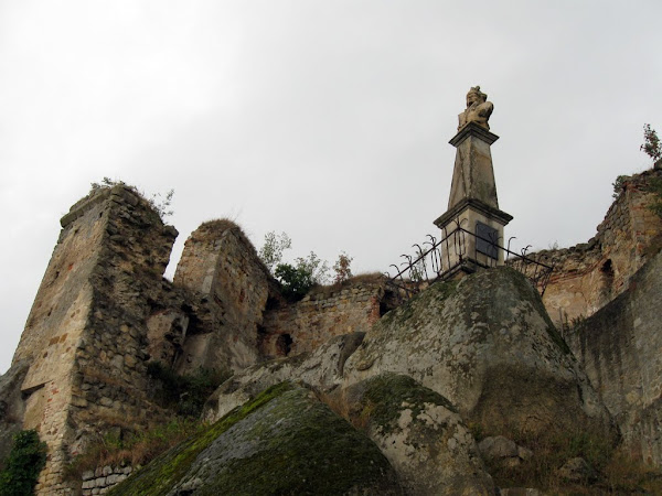 zamek kamieniec - posąg kościuszki