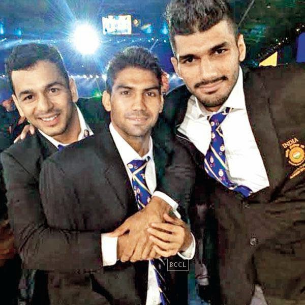 Cwg 14 Indian Athletes On Selfie Spree Celebrities