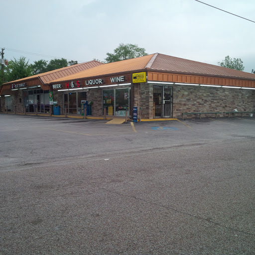 Liquor Store «H & S Liquor Store», reviews and photos, 1900 N Frazier St # A, Conroe, TX 77301, USA