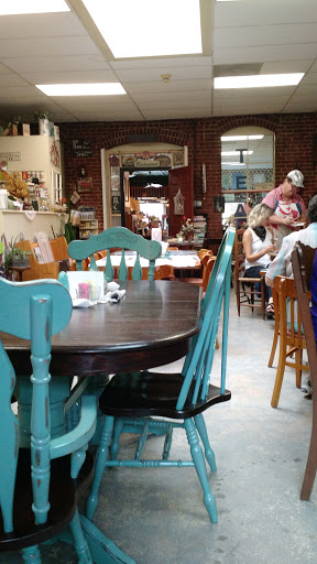 Tea House «Woodgrove Antiques, Tea Room & Rock Shop», reviews and photos, 314 W Main St, Heber Springs, AR 72543, USA