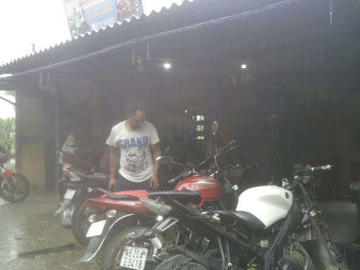 MUSKAN SERVICE CENTRE, Castrol Bikepoint, Canning Station to Dock Ghat, Near Kalipada More, Kolkata, West Bengal 743329, India, Two_Wheeler_Repair_Shop, state WB
