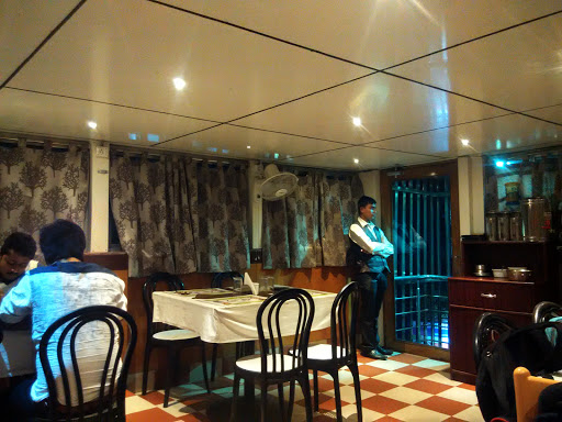 Dada Boudi Hotel, No. 1, Sukanta Sadan, Ghoshpara Road, Barrackpore, Kolkata, West Bengal 700120, India, Diner, state WB
