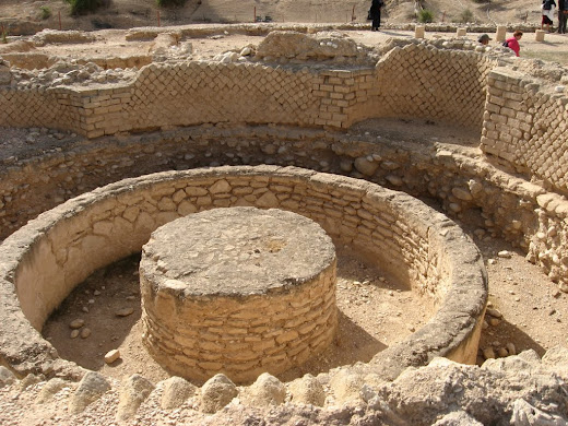 יריחו - הארמון השלישי של הורדוס – מבנה מתחת לרצפה של חדרי ההזעה