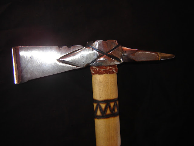 Tomahawk hecho con una hachuela de albañil DSC00403