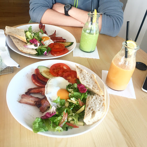 STRH Cafe & Gallery