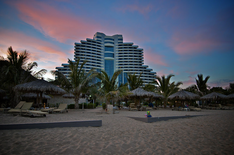 Le Meridien Al Aqah Beach Resort