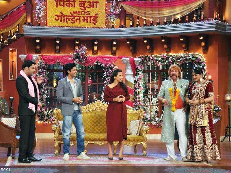 (L-R) Kapil Sharma with celebrity guests, Farhan Akhtar and Vidya Balan during the promotion of the movie Shaadi Ke Side Effects, on the sets of the TV show Comedy Nights With Kapil. (Pic: Viral Bhayani)