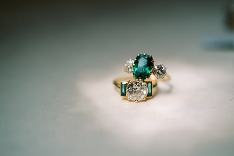 3.34 CT EMERALD ENGAGEMENT RING WITH DIAMOND BAGUETTES