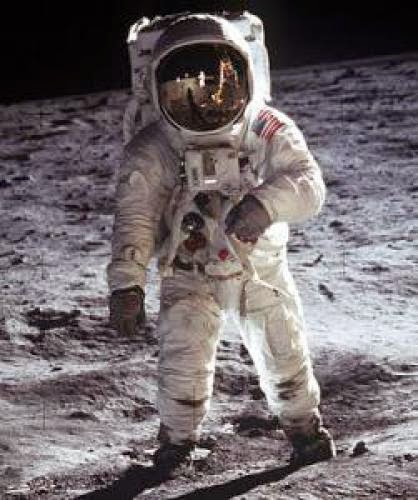 Buzz Aldrin Told Journalist He Saw A Ufo Near The Moon
