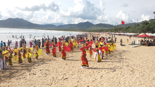 Pantai Pulau Merah