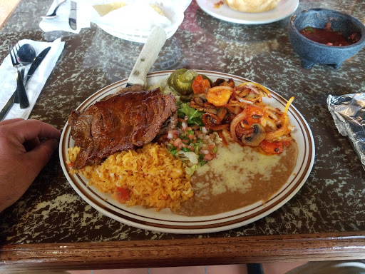 Mexican Restaurant «La Villa Mexican Restaurant», reviews and photos, 30 School St, Carlisle, IA 50047, USA