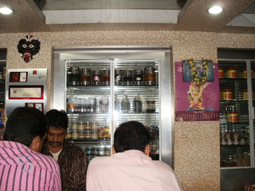 Mayur Pan House, 4-3-548, 14, Needs Arcade, Tilak Road, Abids, Hyderabad, Telangana 500001, India, Tobacco_Shop, state TS