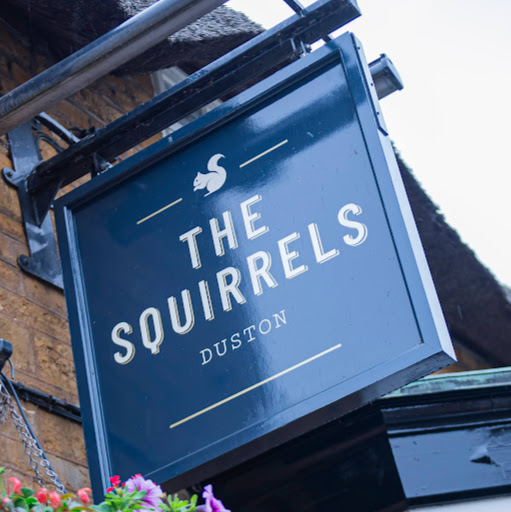 The Squirrels Inn logo
