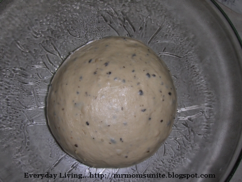 photo of the olive bread before proofing